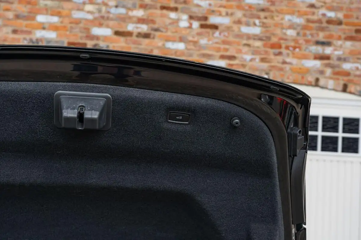 2021-porsche-taycan-e-base-476ps-performance-battery-plus-big-17
