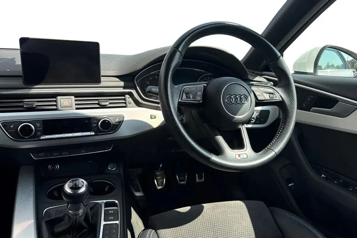 2019-audi-a4-avant-20-35-tfsi-s-line-big-17