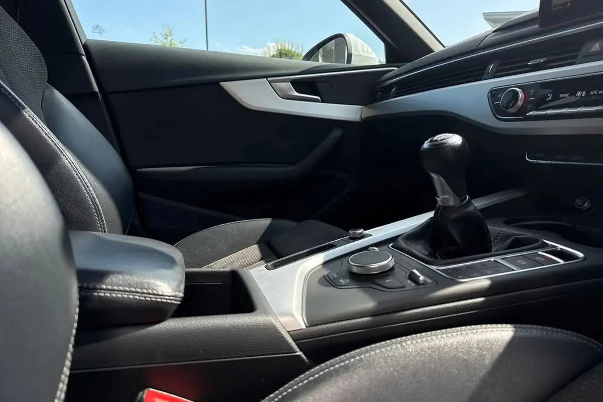 2019-audi-a4-avant-20-35-tfsi-s-line-big-45