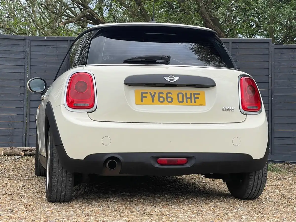 2016-mini-cooper-12-one-3d-big-16
