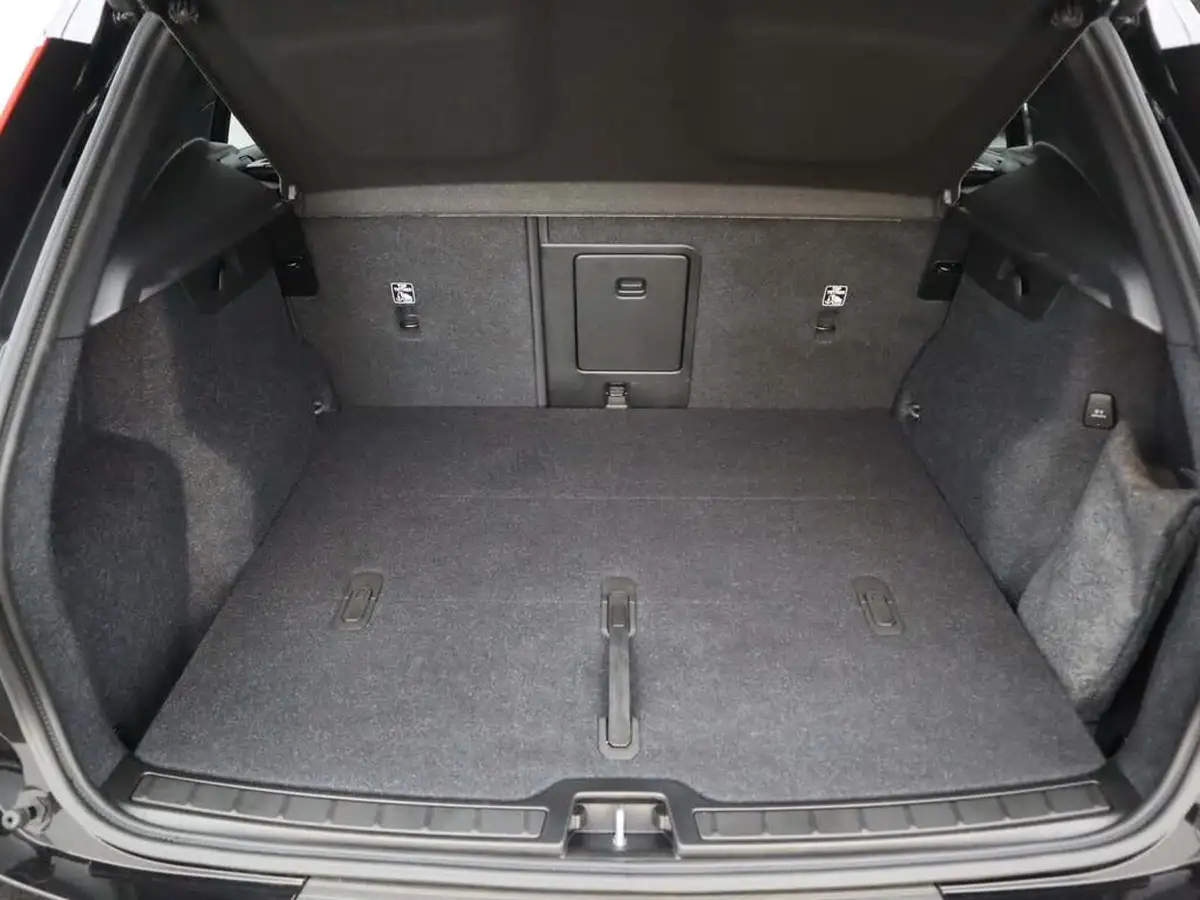 2025-volvo-xc40-20-b4-plus-black-edition-big-8