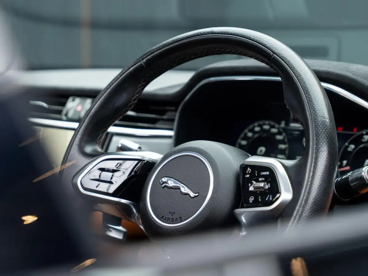 2022-jaguar-f-pace-50-v8-p550-svr-big-43