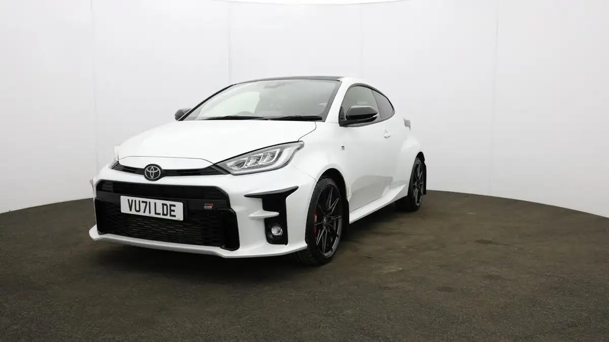 2021-toyota-yaris-16-gr-circuit-pack-big-23