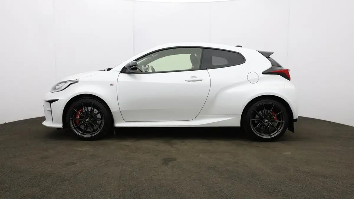 2021-toyota-yaris-16-gr-circuit-pack-big-63