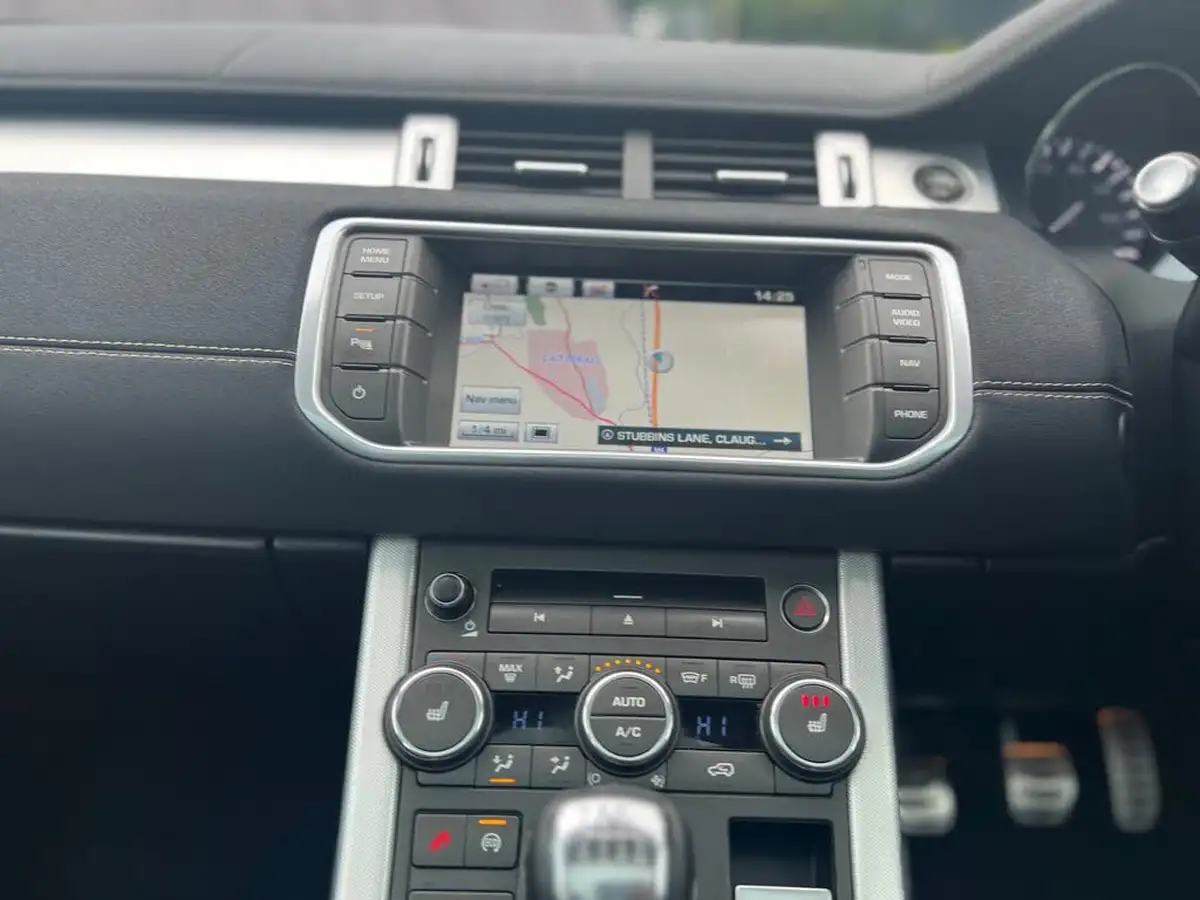 2015-land-rover-range-rover-evoque-22sd4-dynamic-hatchback-5d-big-32