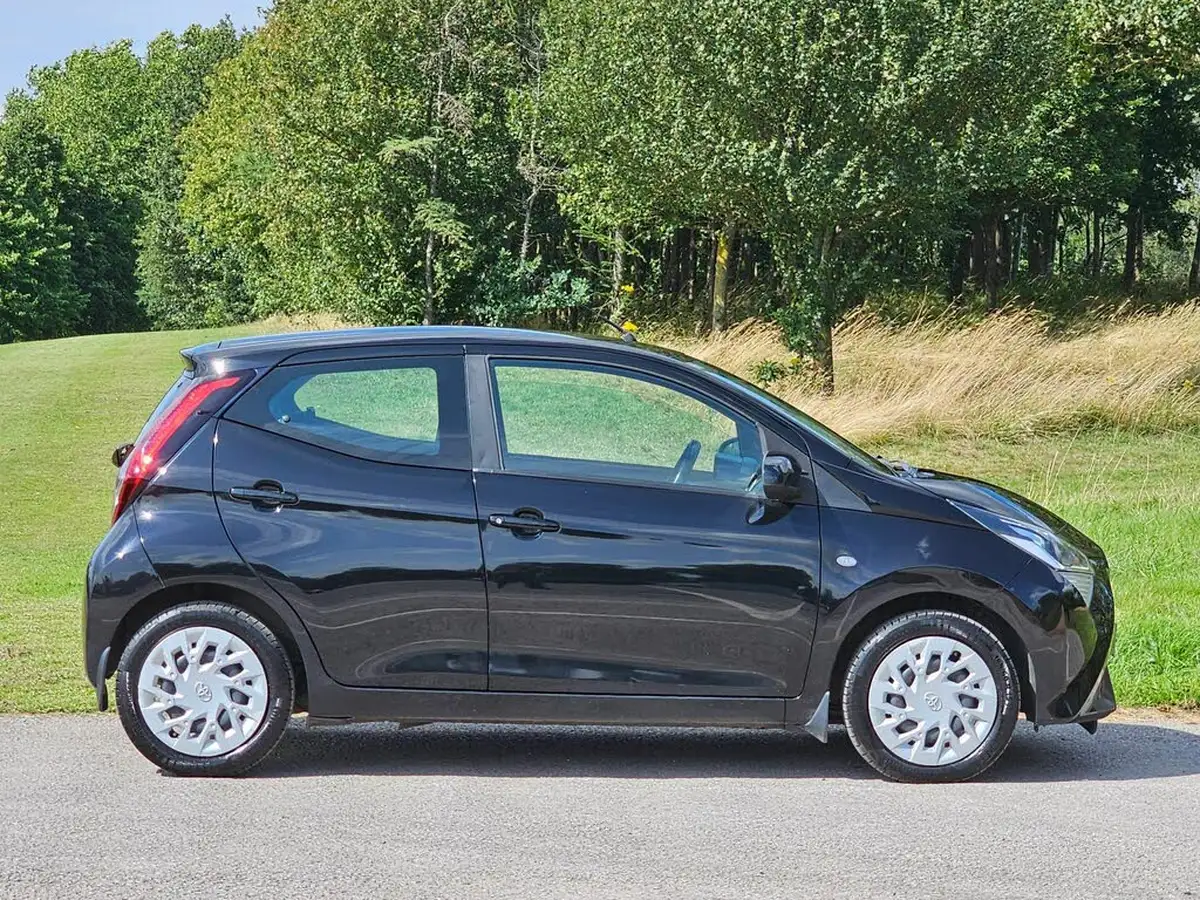 2018-toyota-aygo-10-vvt-i-x-play-71bhp-5d-big-7