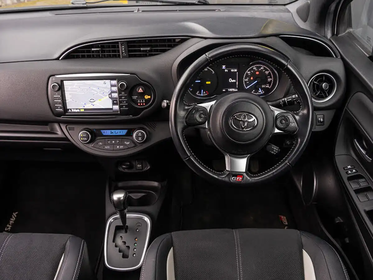 2019-toyota-yaris-15-vvt-i-gr-sport-big-6