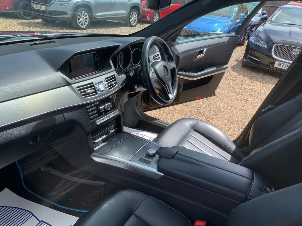 2014-mercedes-benz-e-class-21td-e300-se-saloon-4d-big-31