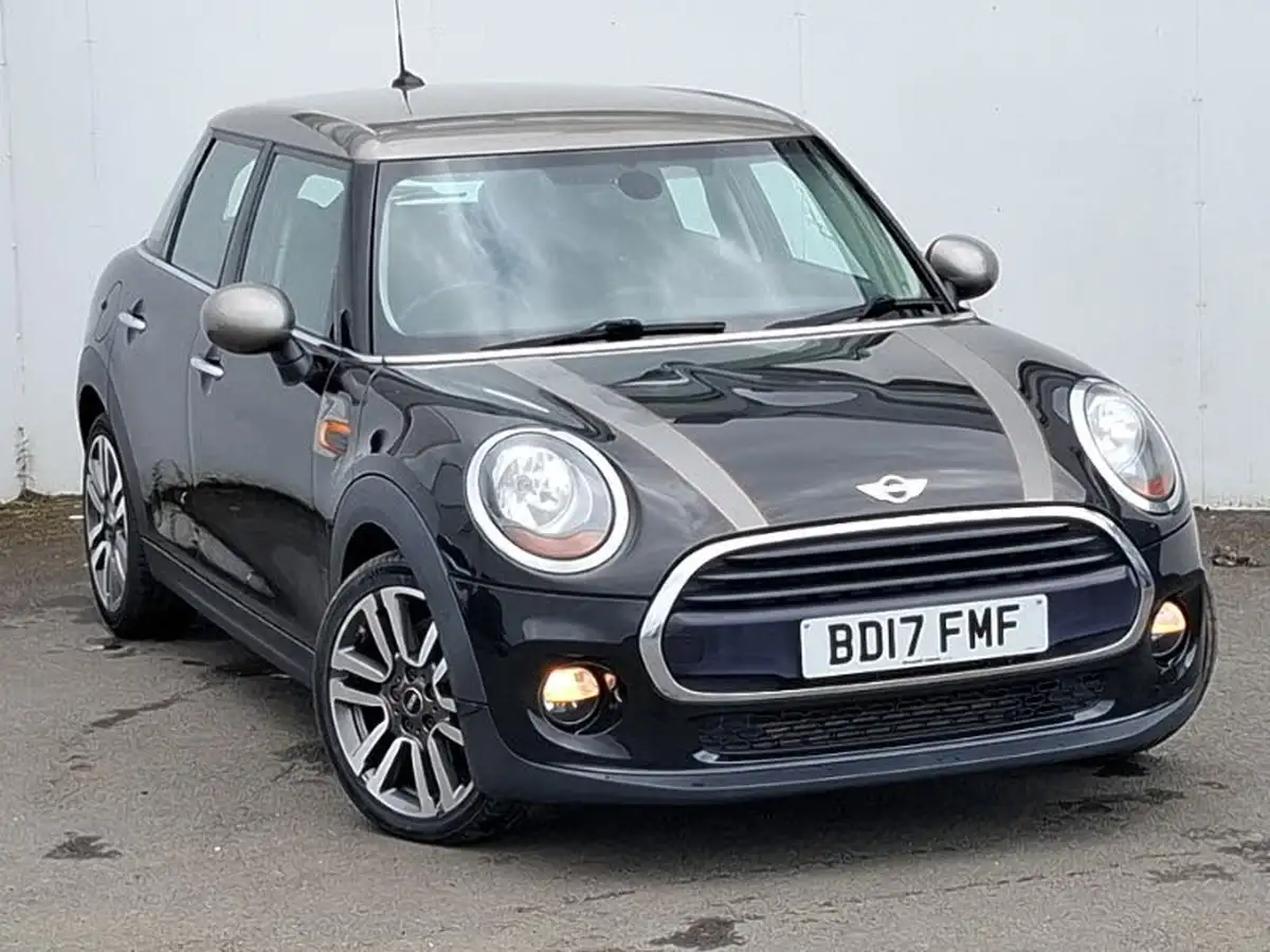 2017-mini-cooper-15-cooper-seven-5d-big-0