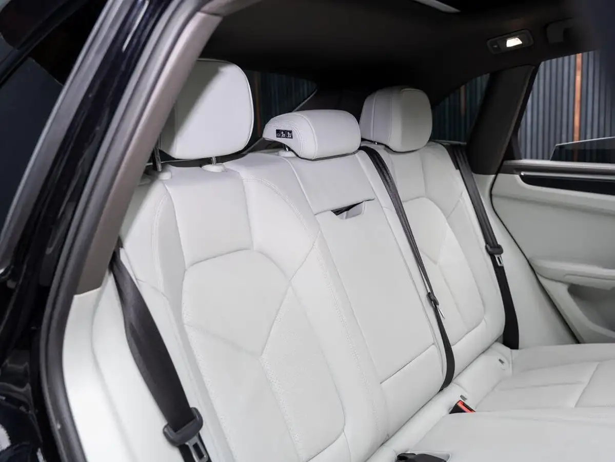 2021-porsche-macan-20-245ps-big-15