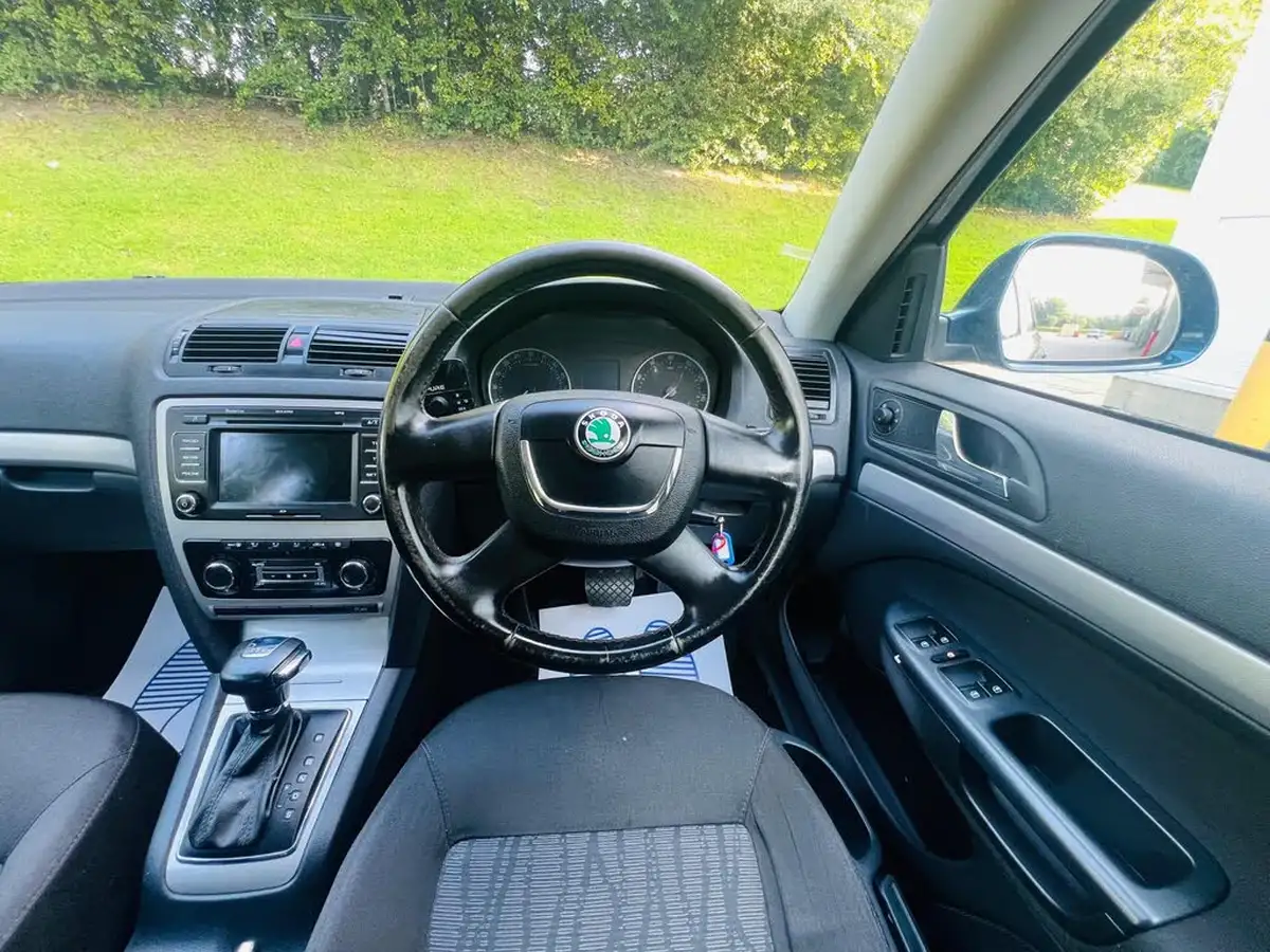 2012-skoda-octavia-16td-elegance-105ps-estate-dsg-big-56