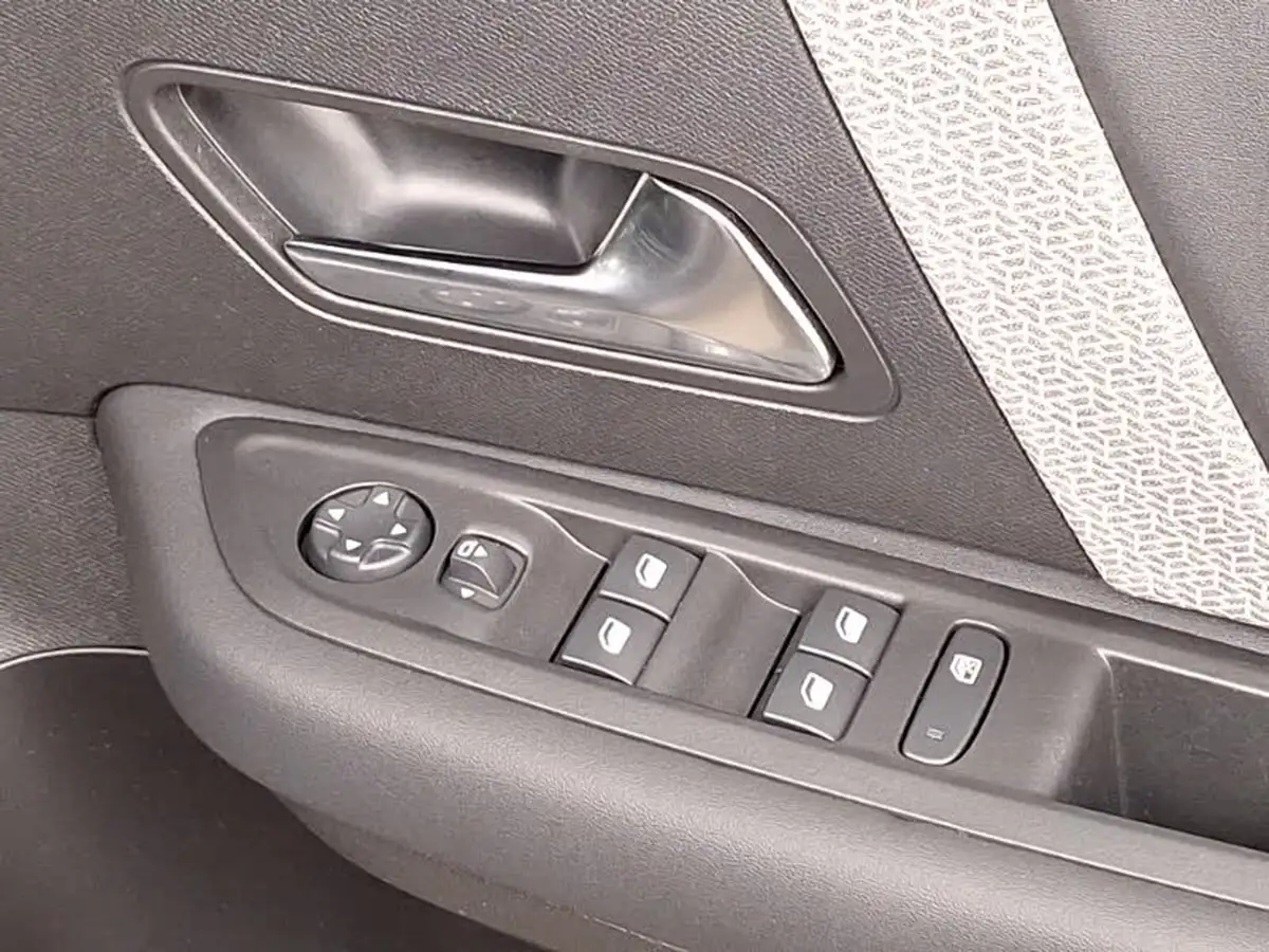 2024-citroen-c4-e-e-series-156ps-54kwh-big-13