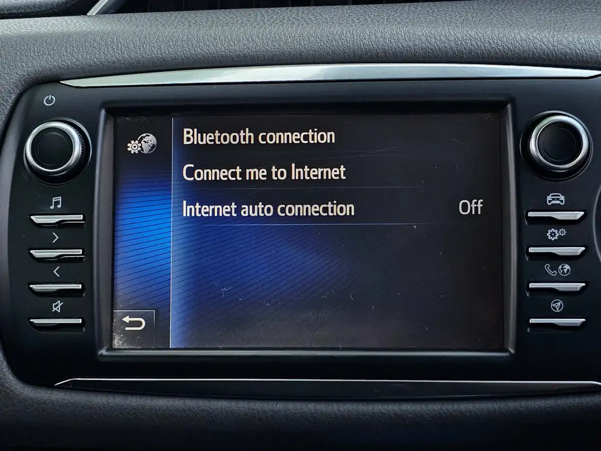 2019-toyota-yaris-15-vvt-i-icon-tech-98bhp-hybrid-1497cc-e-cvt-big-32