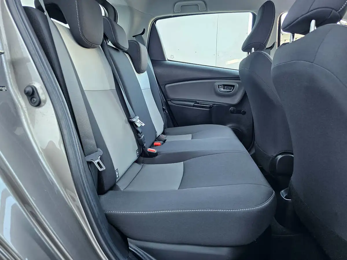 2019-toyota-yaris-15-vvt-i-icon-tech-98bhp-hybrid-1497cc-e-cvt-big-8