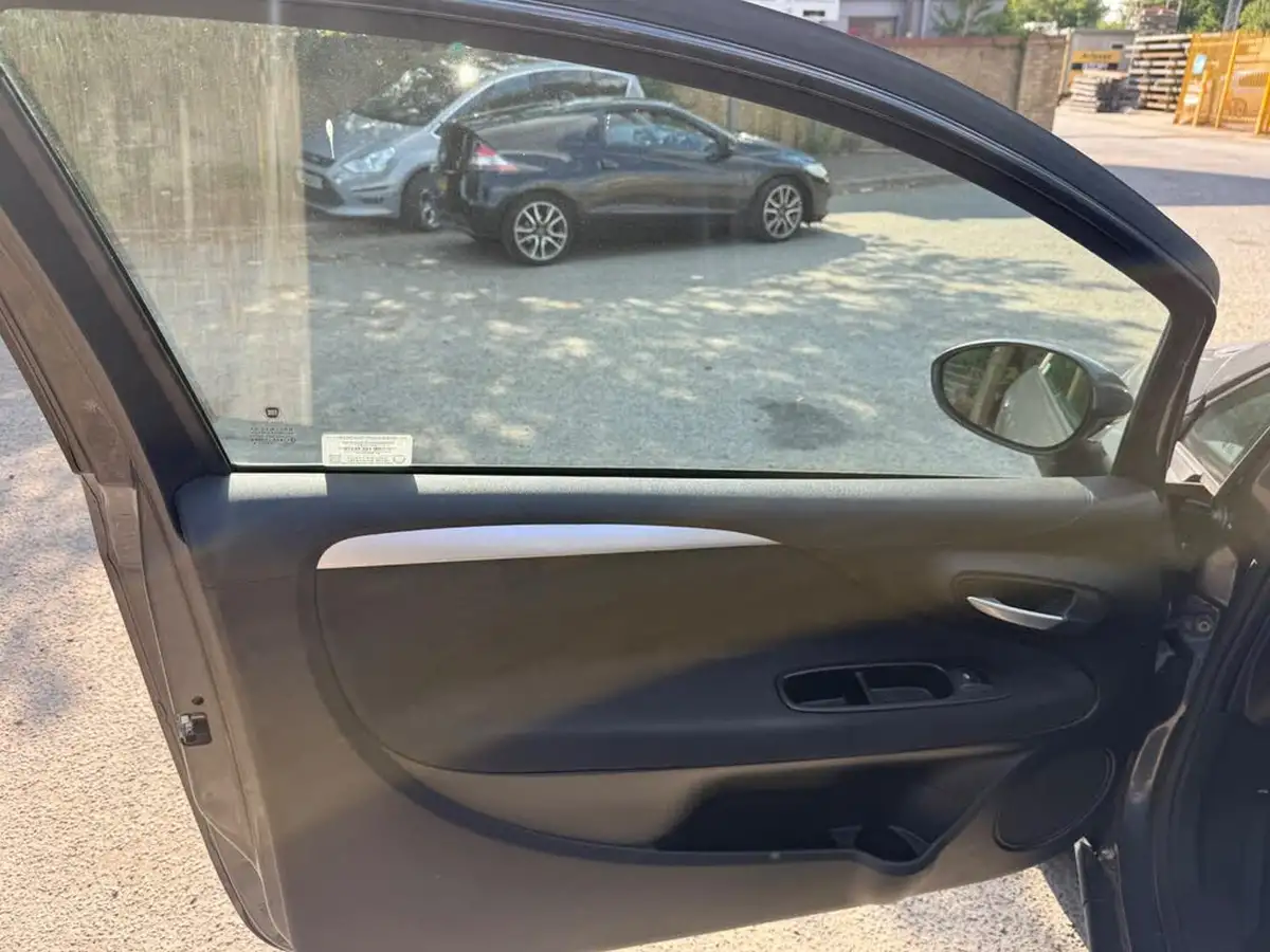 2014-fiat-punto-12-easy-3d-big-21