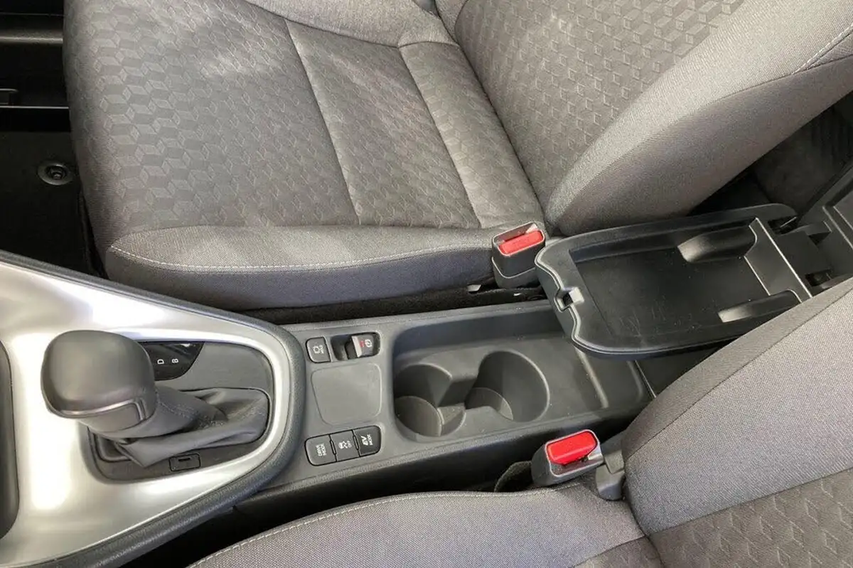 2024-toyota-yaris-15-vvt-i-design-big-15