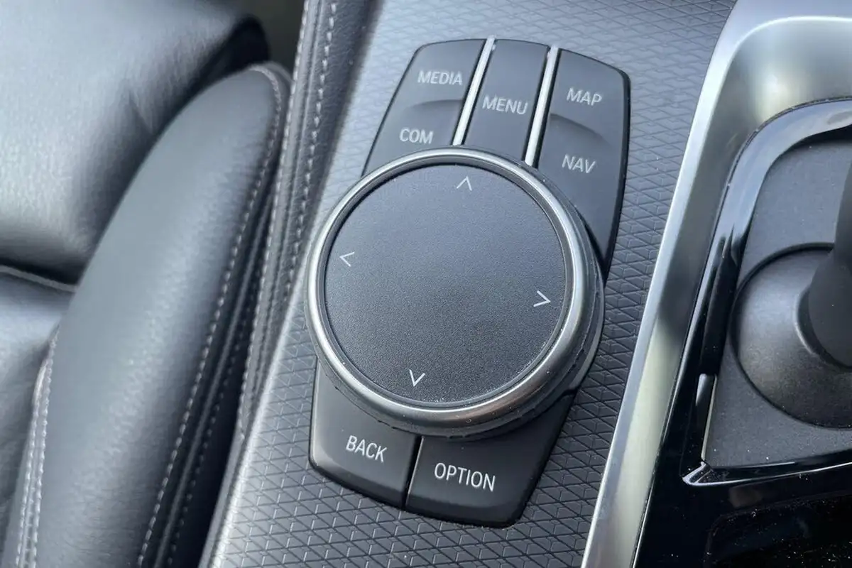 2021-bmw-5-series-20td-520d-m-sport-mht-touring-5d-big-41