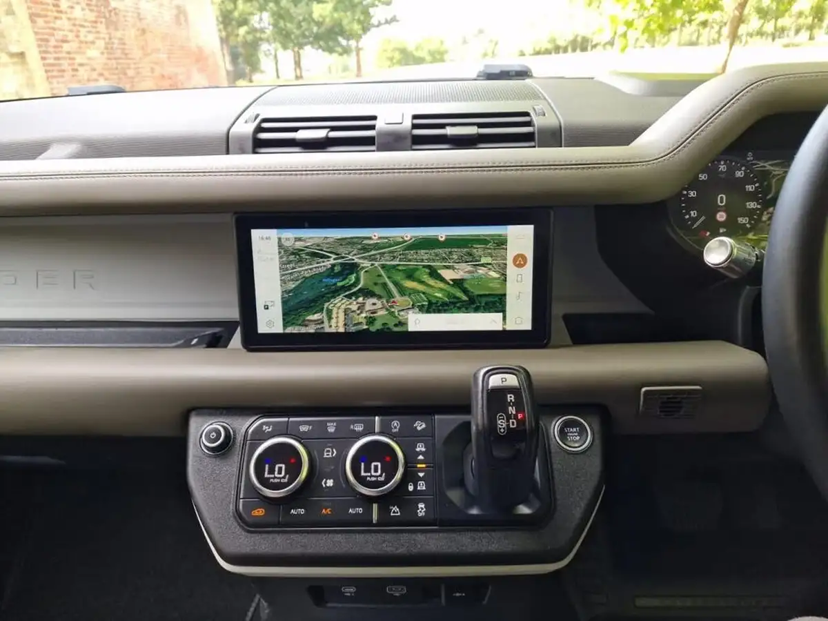 2020-land-rover-110-defender-20-d240-hse-110-big-13