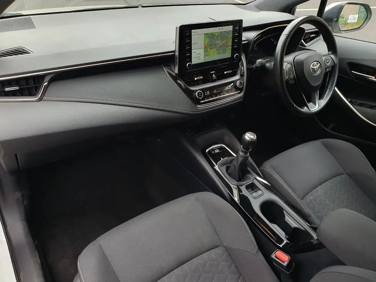 2019-toyota-corolla-12-vvt-i-design-spare-wheel-hatchback-big-6