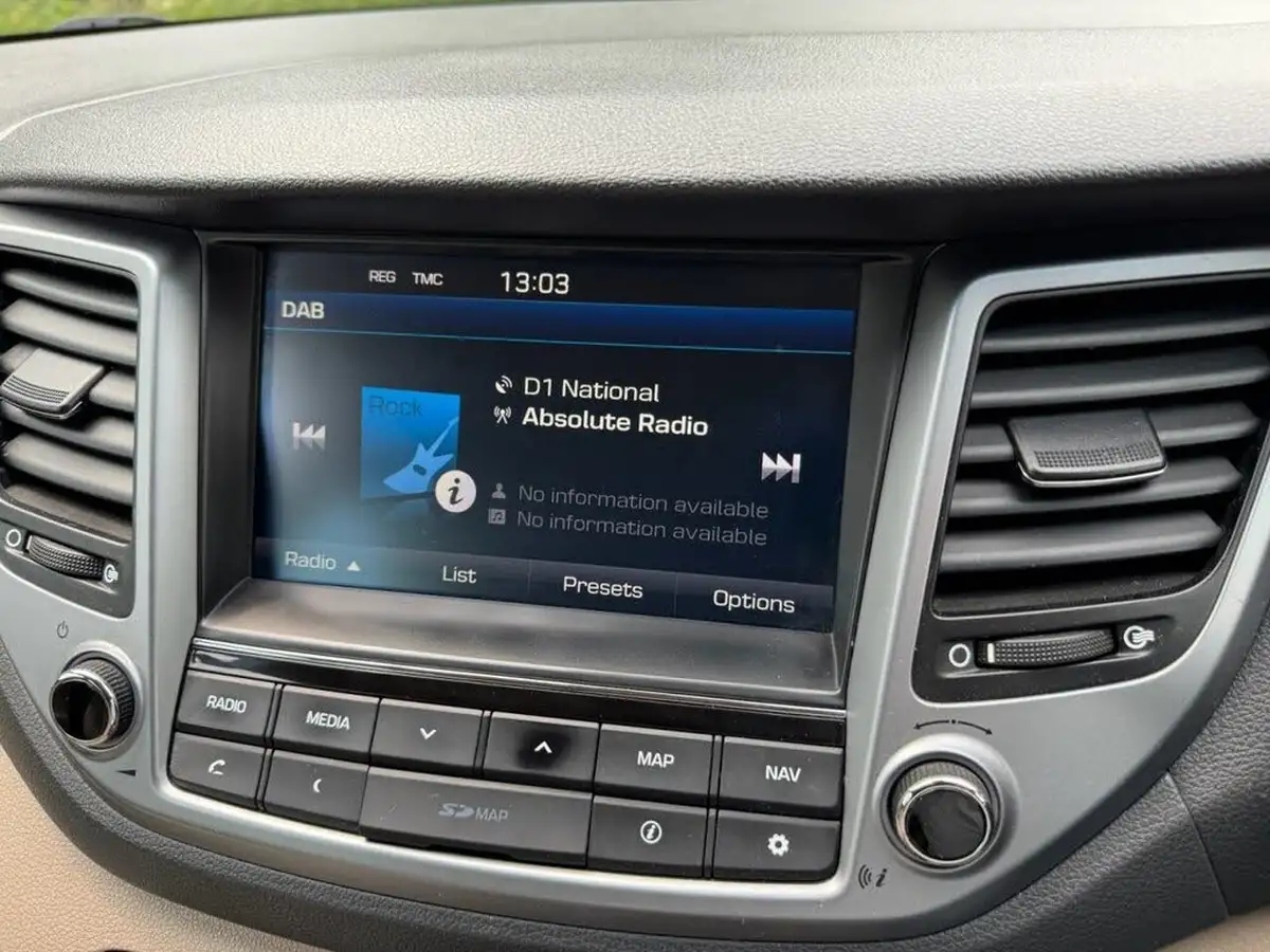 2015-hyundai-tucson-20crdi-blue-drive-premium-big-23
