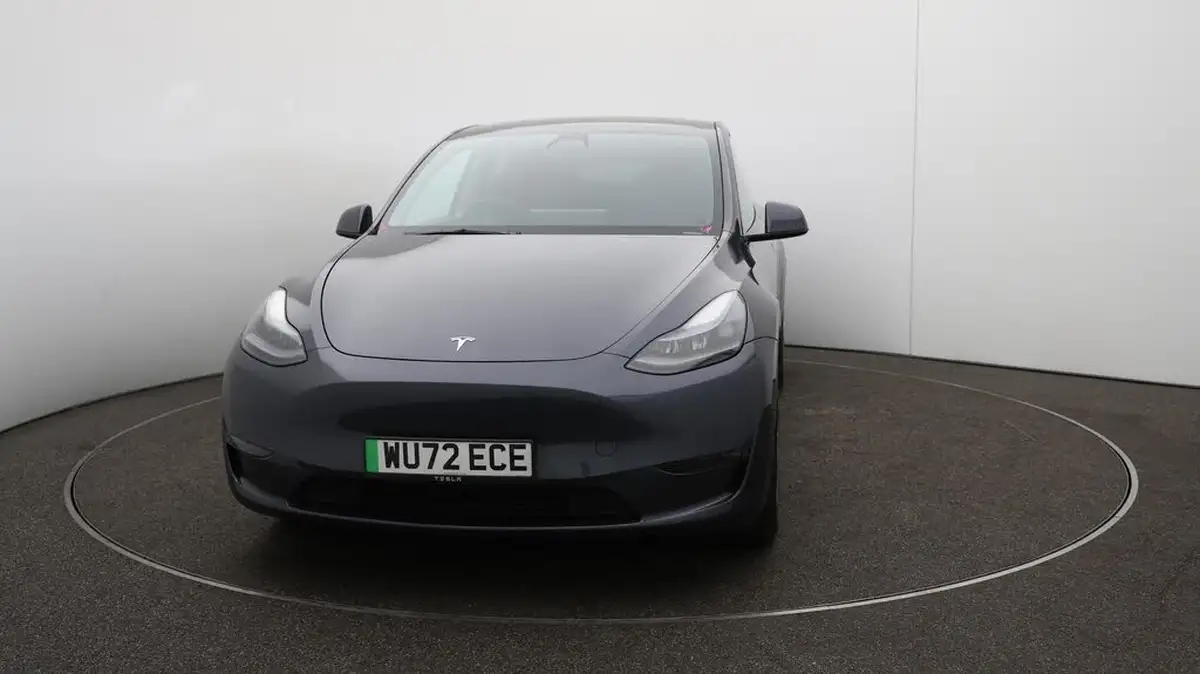 2022-tesla-model-y-e-long-range-big-21