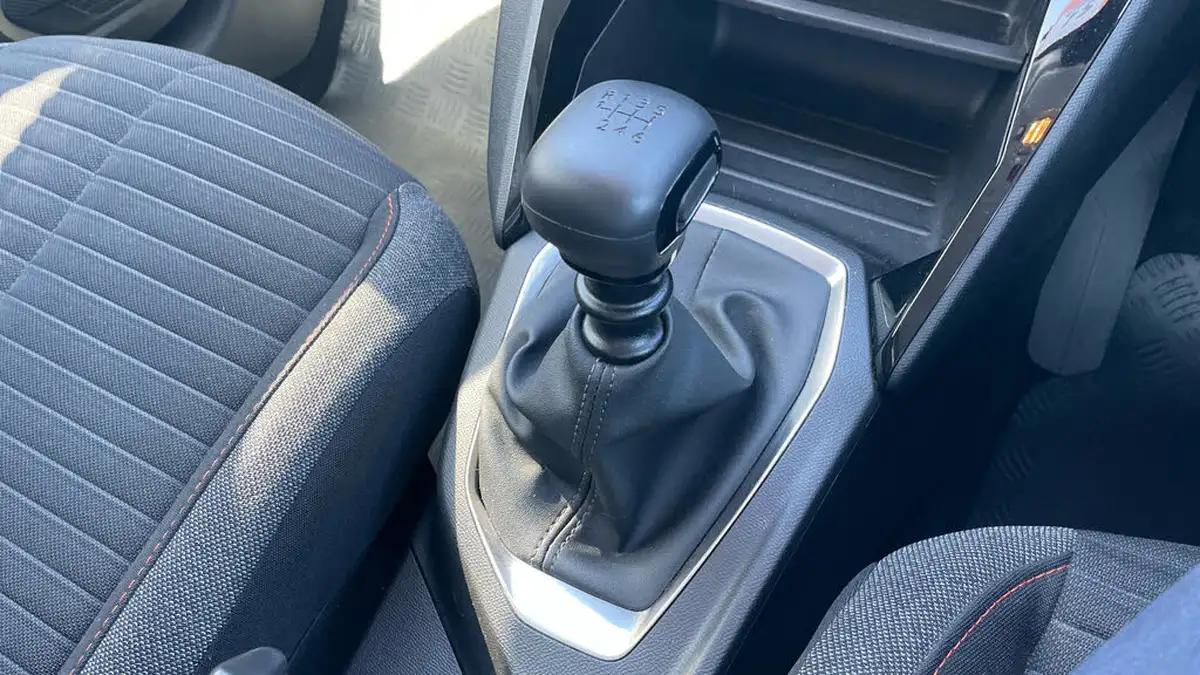 2022-peugeot-208-12-puretech-active-premium-100ps-big-19