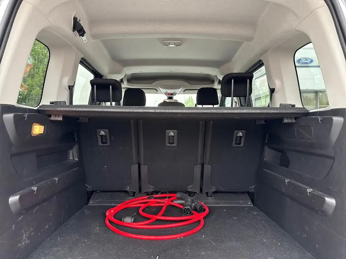 2024-vauxhall-combo-life-e-ultimate-big-11
