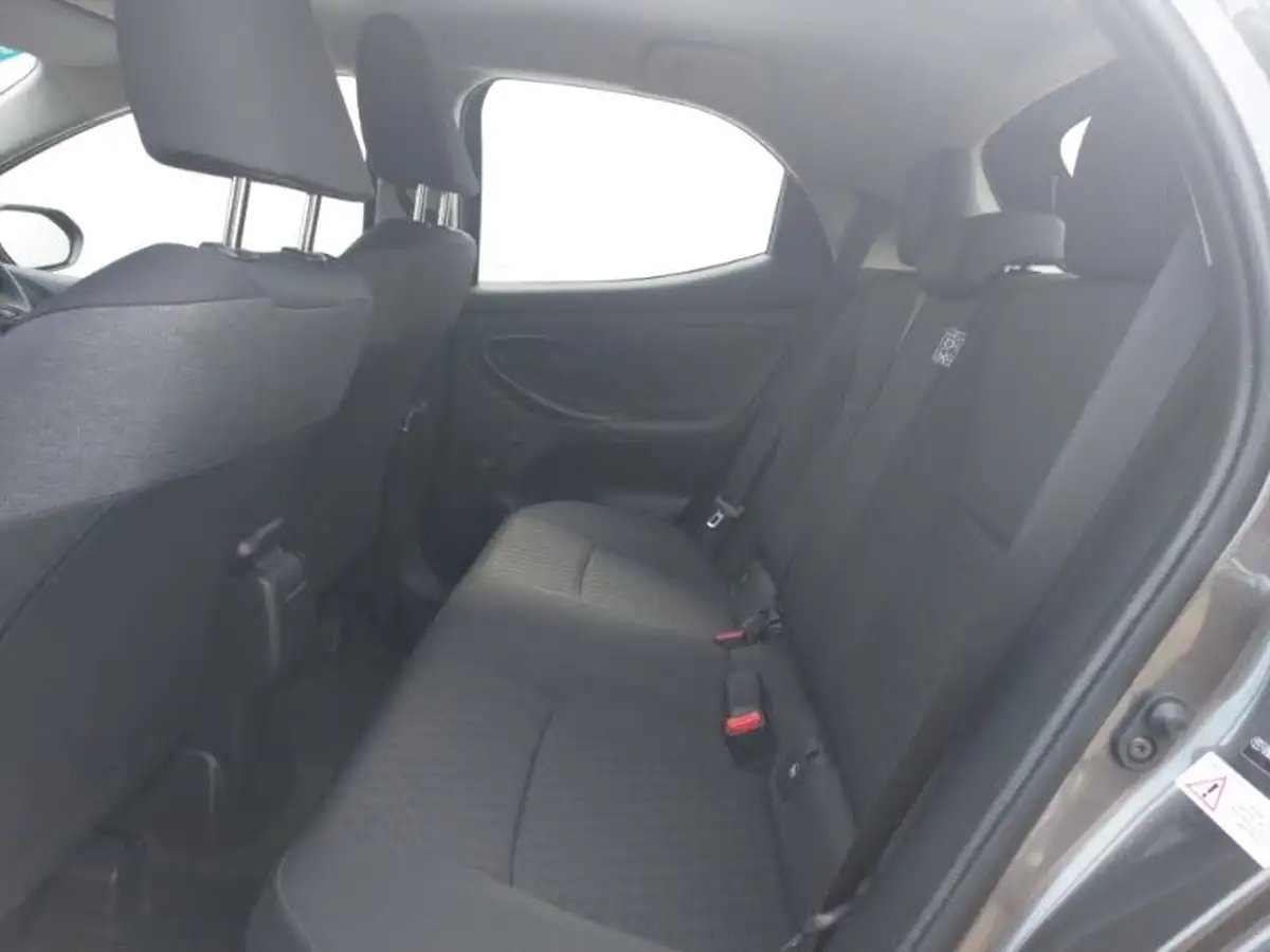2023-toyota-yaris-15-vvt-i-icon-big-5