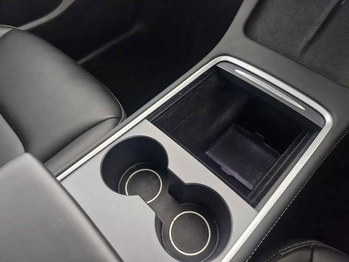 2023-tesla-model-y-e-long-range-big-21