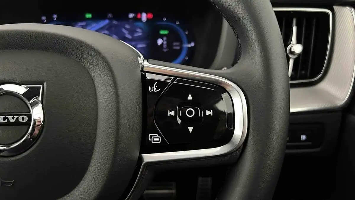 2022-volvo-xc60-20-t6-r-design-350bhp-plug-in-hybrid-big-16