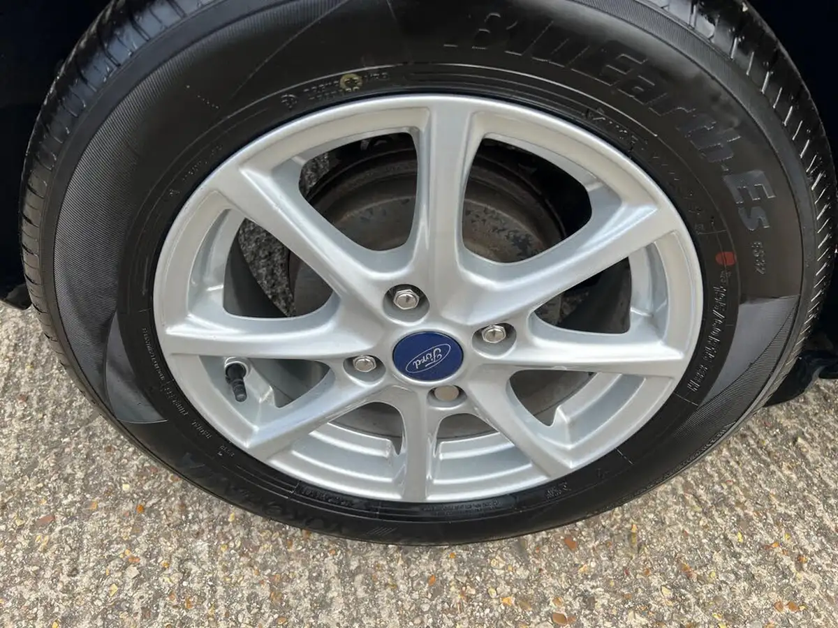 2018-ford-fiesta-11-ti-vct-zetec-5d-big-8