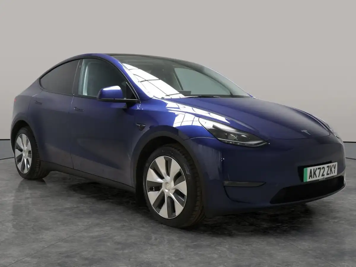 2022-tesla-model-y-e-long-range-big-10