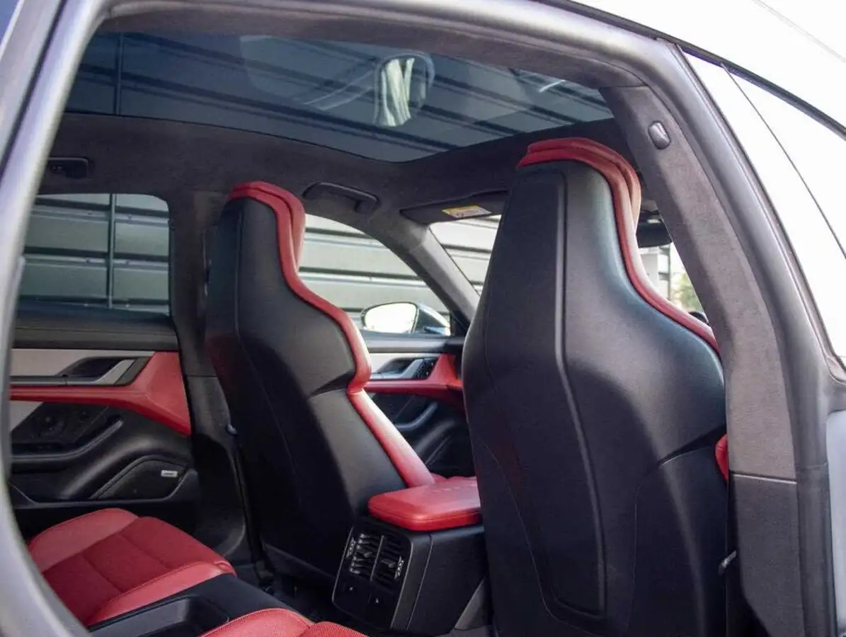 2020-porsche-taycan-e-turbo-s-big-24