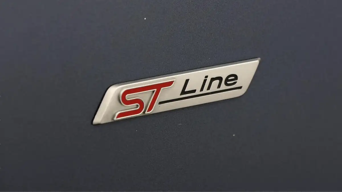 2021-ford-focus-15-st-line-estate-big-21