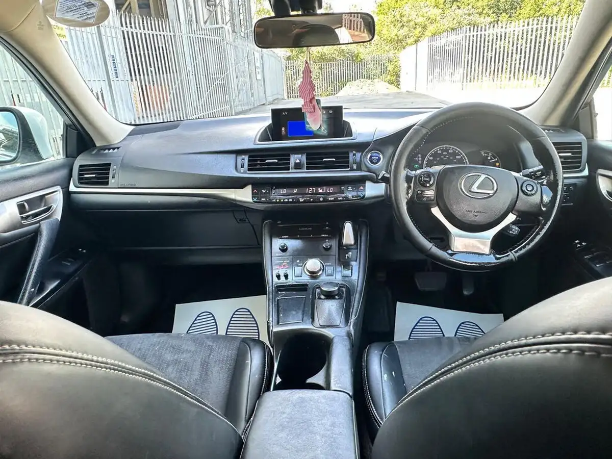 2016-lexus-ct-200h-18-advance-plus-big-14