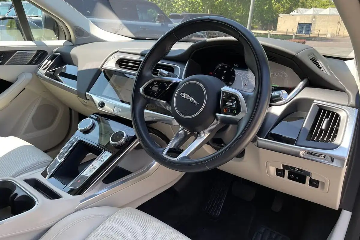 2021-jaguar-i-pace-ev400-se-big-31