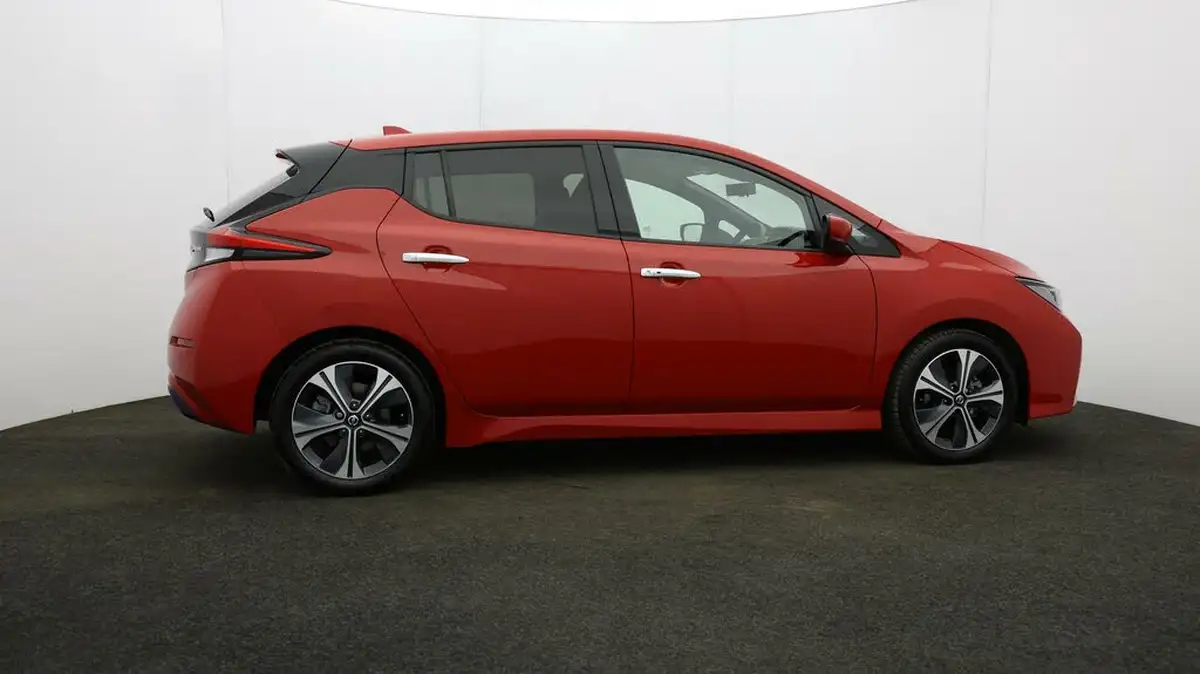 2021-nissan-leaf-e-tekna-big-48
