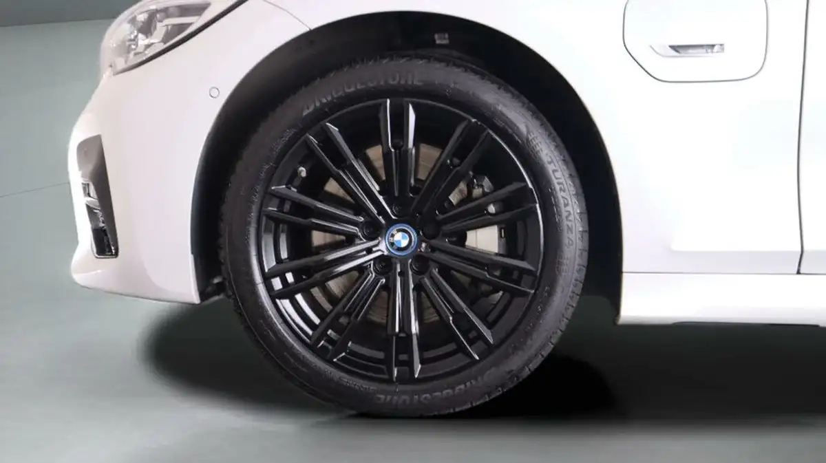 2022-bmw-3-series-20-330e-m-sport-pro-pack-saloon-4d-big-17