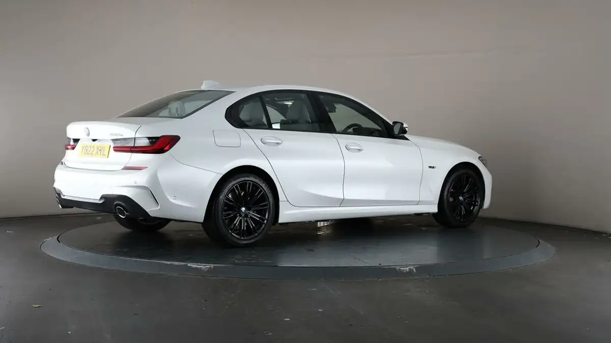 2022-bmw-3-series-20-330e-m-sport-pro-pack-saloon-4d-big-65