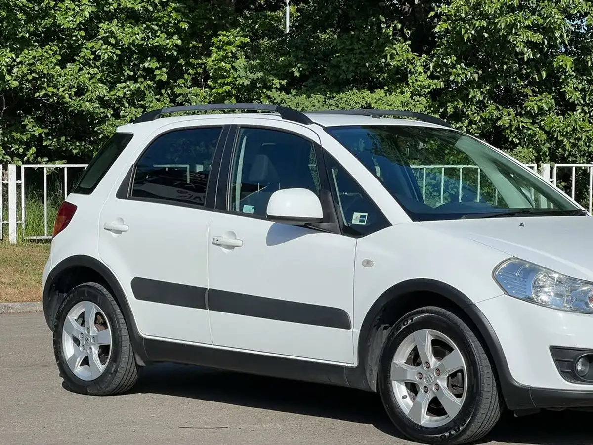 2011-suzuki-sx4-16-sz5-big-14