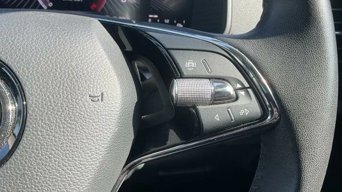 2023-skoda-karoq-15-tsi-se-drive-big-20