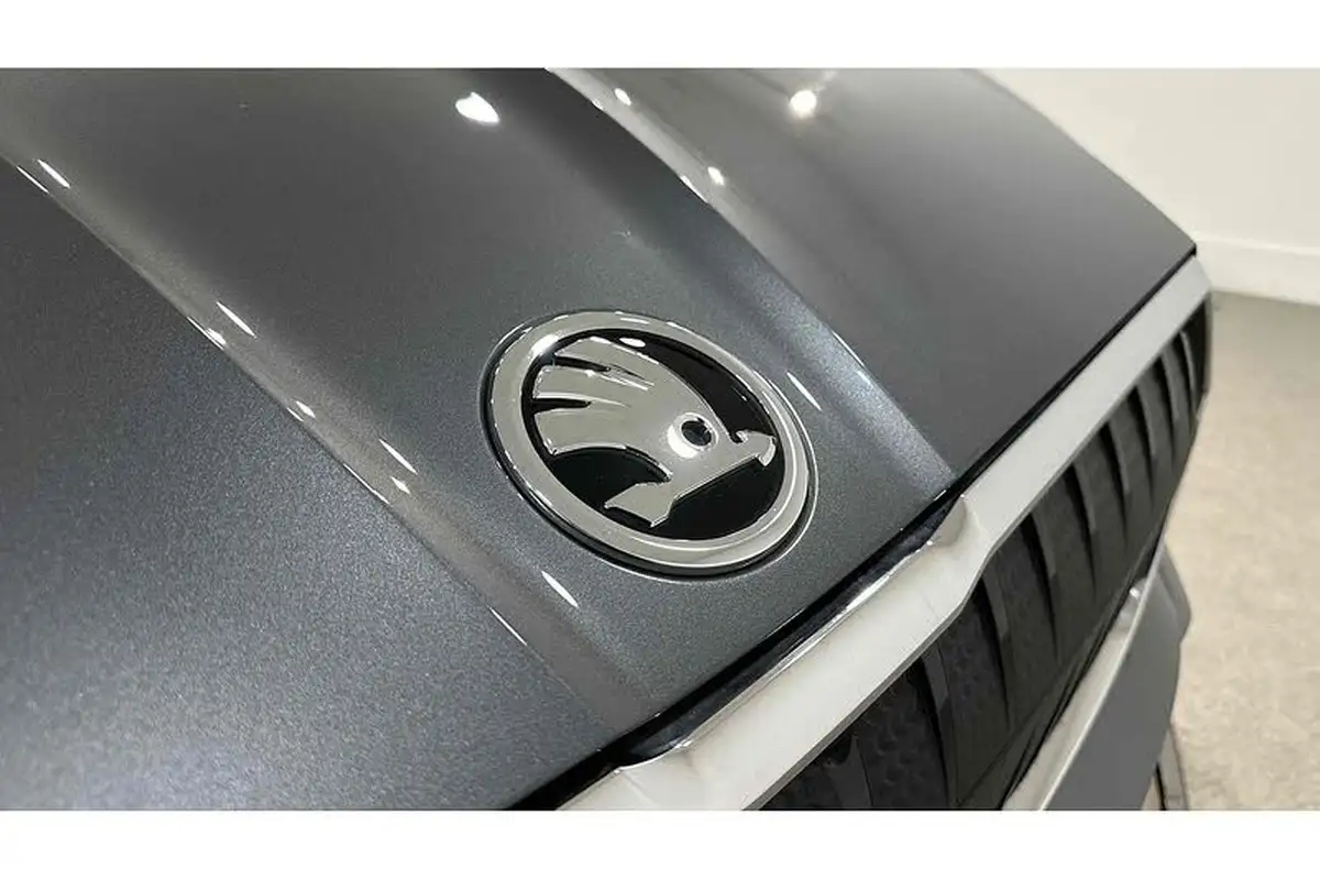 2023-skoda-enyaq-e-80-82-kwh-station-wagon-big-19