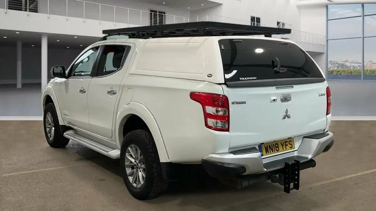 2018-mitsubishi-l200-24di-d-warrior-eu6-big-2