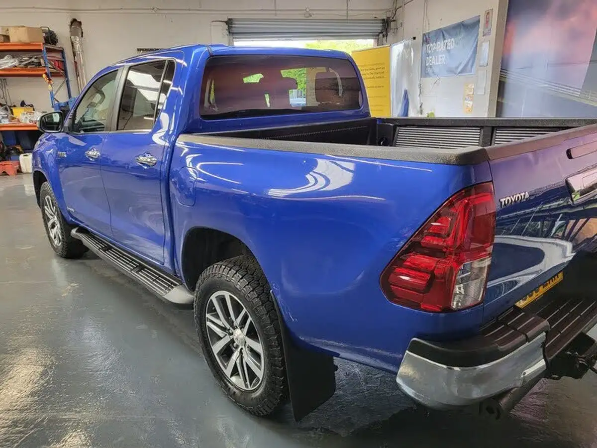 2018-toyota-hi-lux-24d-invincible-ss-auto-big-17