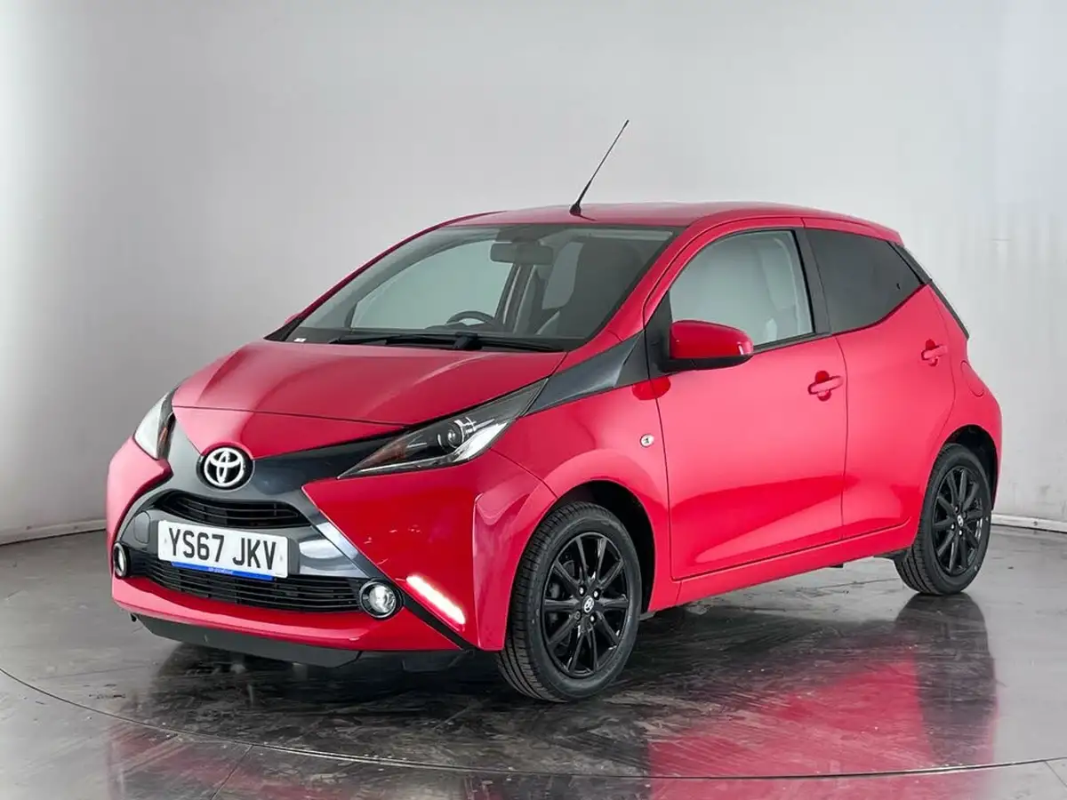 2017-toyota-aygo-10-vvt-i-x-style-71bhp-x-shift-big-2