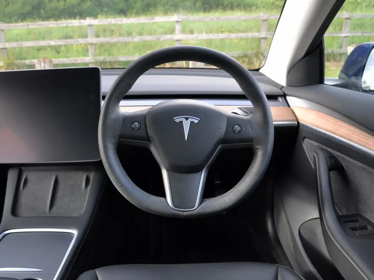 2022-tesla-model-3-e-long-range-big-51