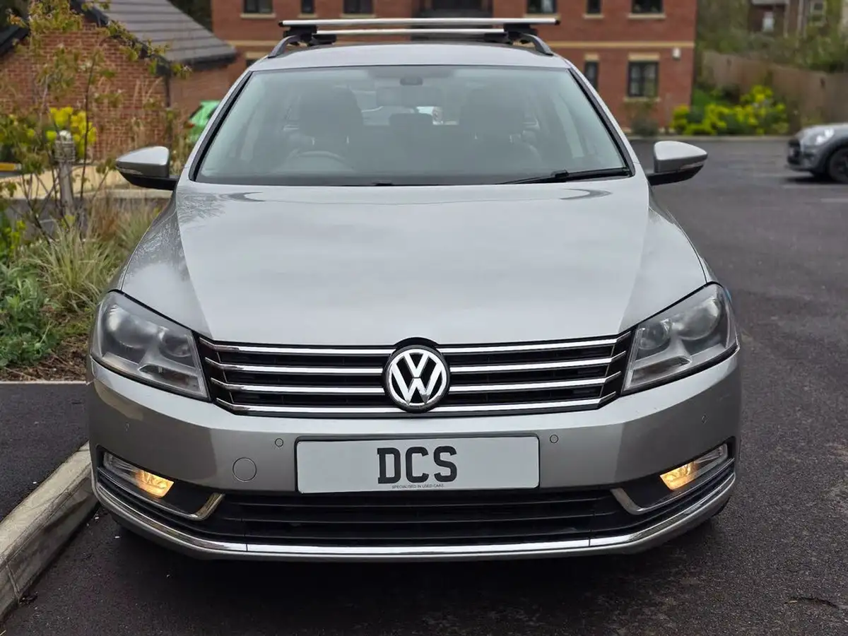 2014-volkswagen-passat-20tdi-executive-140ps-ss-estate-5d-dsg-big-2