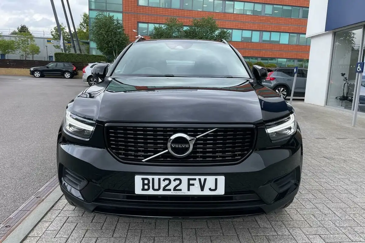 2022-volvo-xc40-15-t4-r-design-big-11