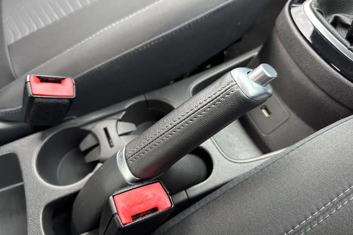 2017-ford-fiesta-125-zetec-3d-big-47