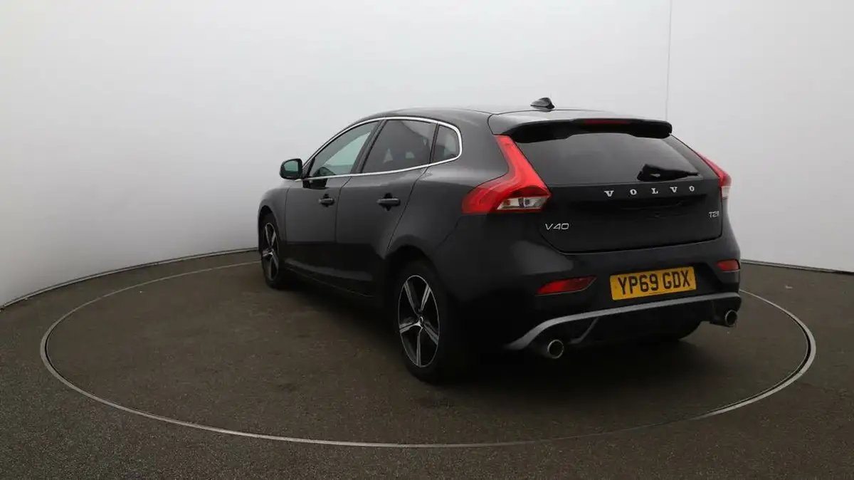 2019-volvo-v40-20-t2-r-design-edition-big-60